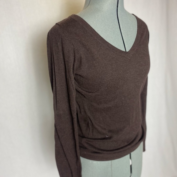 Gap V-neck brown long sleeved lightweight sweater - Picture 3 of 6